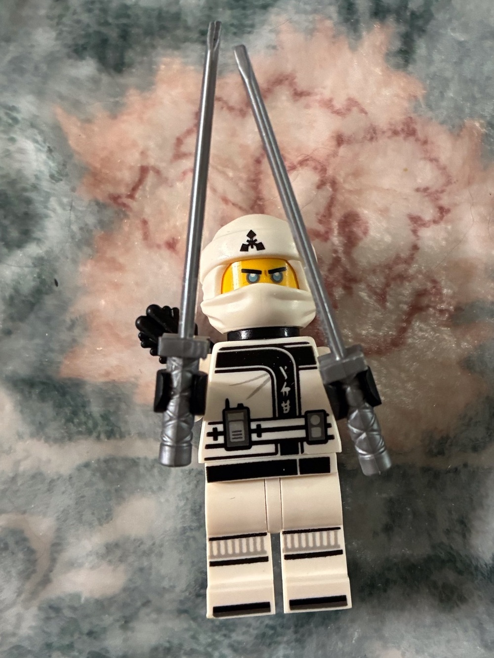 White Ninja Minifigure with Dual Silver Swords - Kids Action Toy